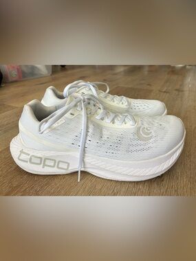 Topo Athletic Specter Road Running White Women’s Shoes Size US 10 EU 42